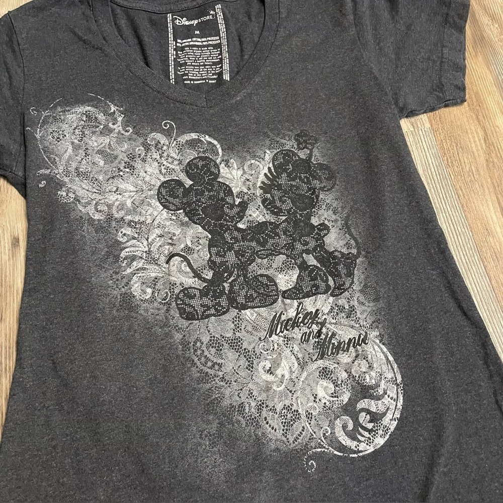 Disney Store Mickey & Minnie Love in the Air Tee Shirt Gray Medium Vneck